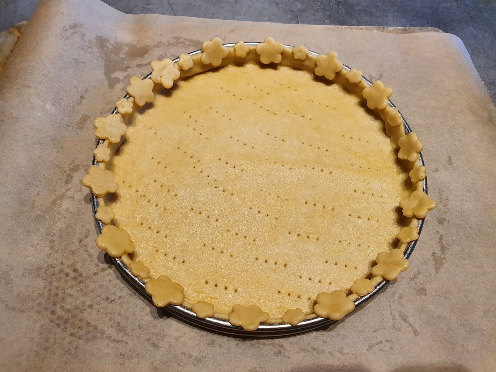 Tarte au pesto, courgettes et tomates cerises