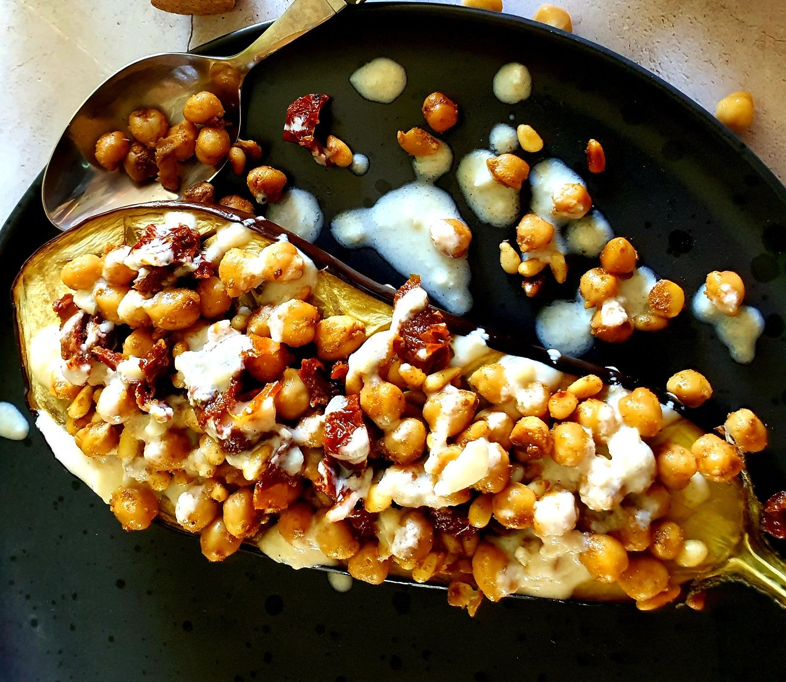 Aubergines aux pois chiches grillés