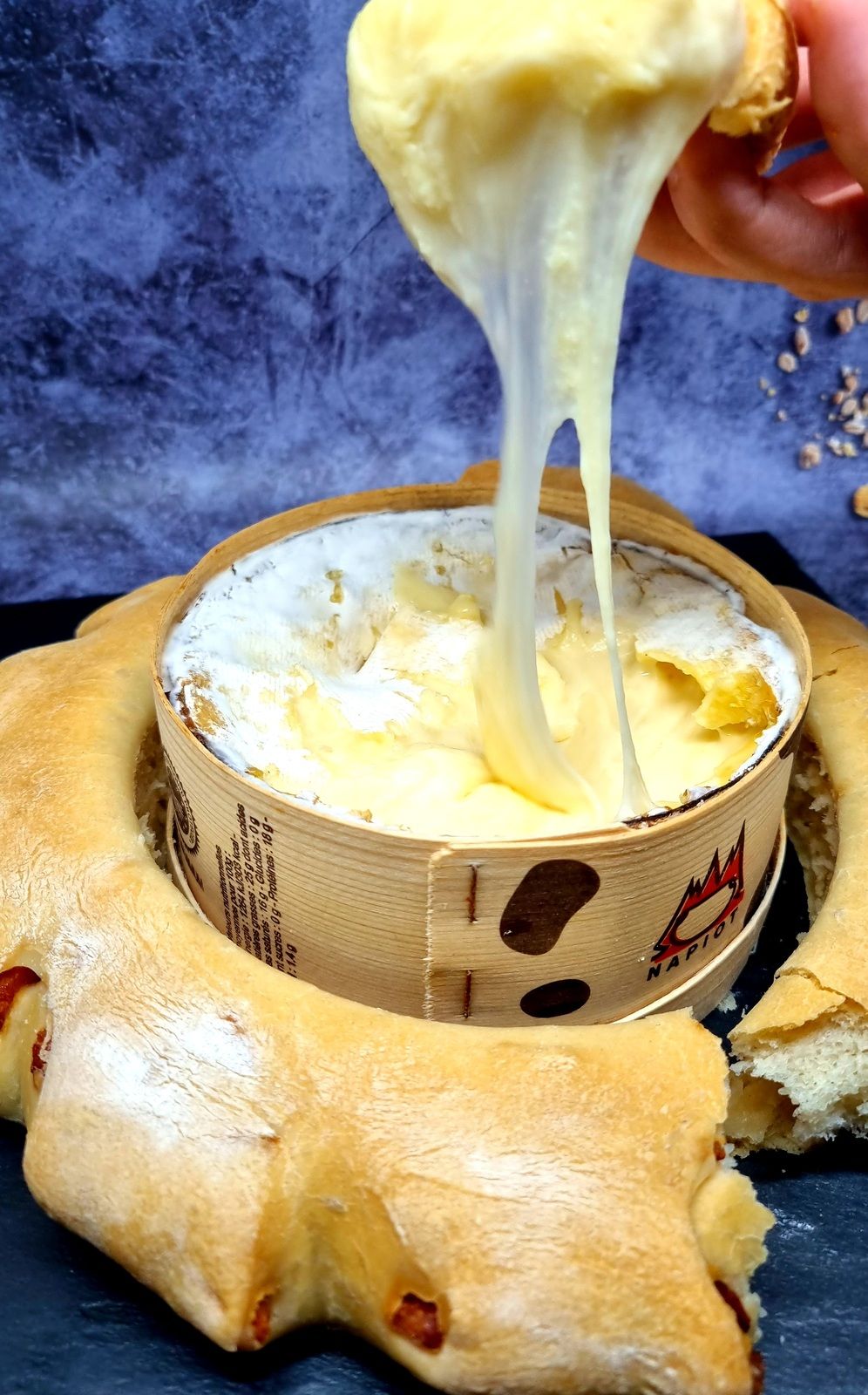 Mont d'or au four et son pain aux lardons