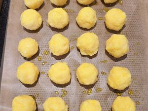 Bouillon d'épinards et maïs et boulettes de polenta