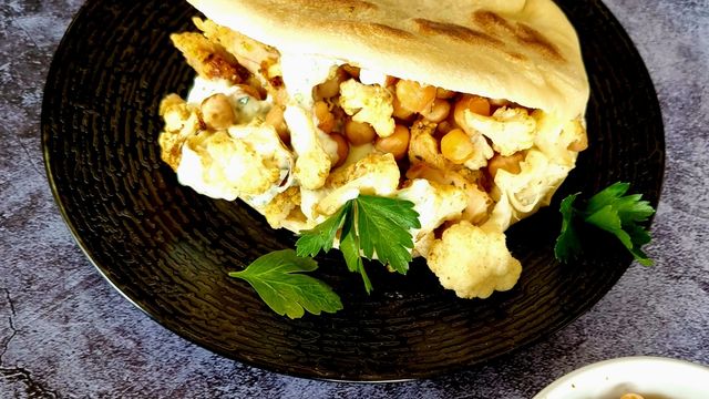 Pita au chou fleur et pois chiches grillés