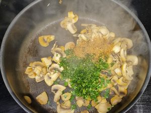 Cake chèvre, champignons et noisettes