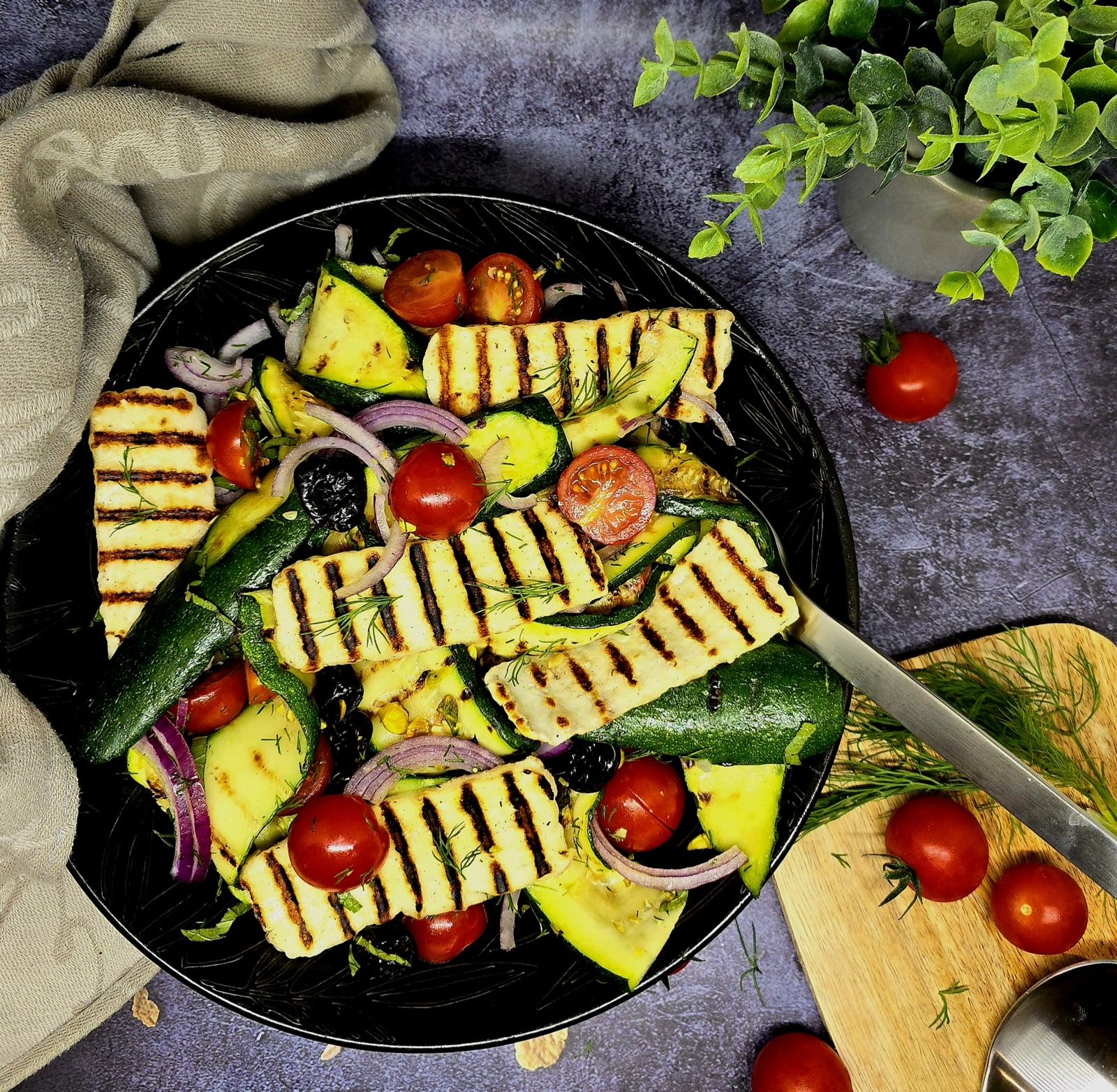 Salade de courgettes et halloumi grillés