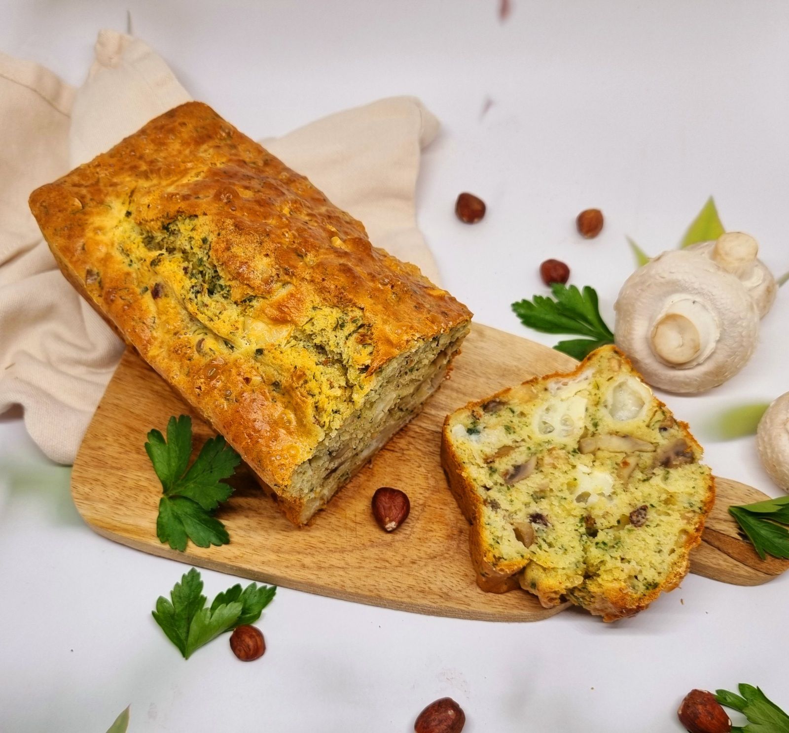 Cake chèvre, champignons et noisettes
