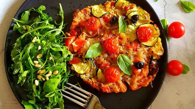Pain de tomates, courgettes et oignons