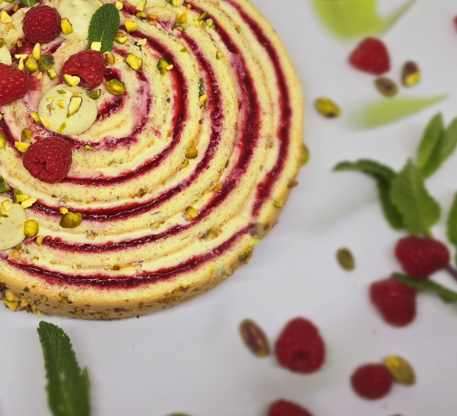 Roulé framboises pistache