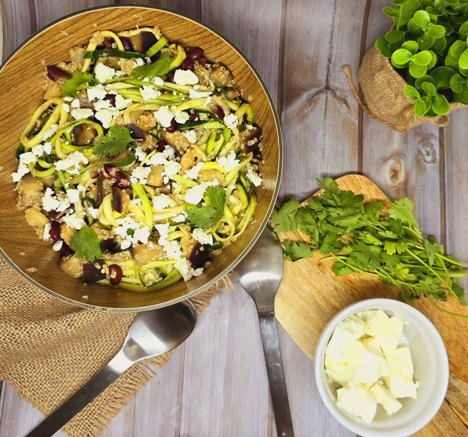 Salade de quinoa aux aubergines et à la fêta