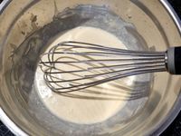 Crêpes fourrées aux petits pois et champignons