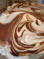 Entremet chocolat noir, citron vert, framboises