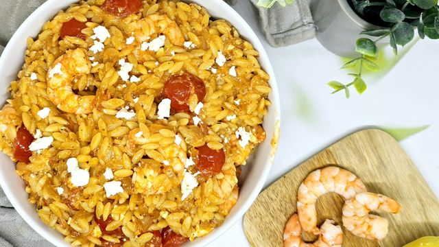 Pâtes orzo aux crevettes, tomates et vodka