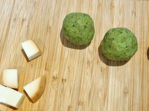 Boulettes de brocoli et scamorza fumée