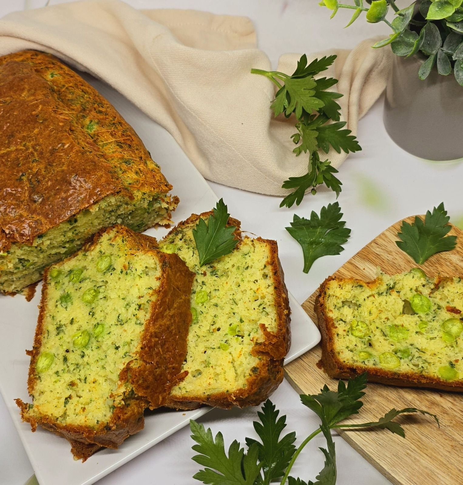 Cake aux petits pois et aux herbes