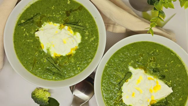 Soupe brocoli, épinards et burrata