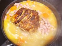 Échine de porc aux poires et aux raisins