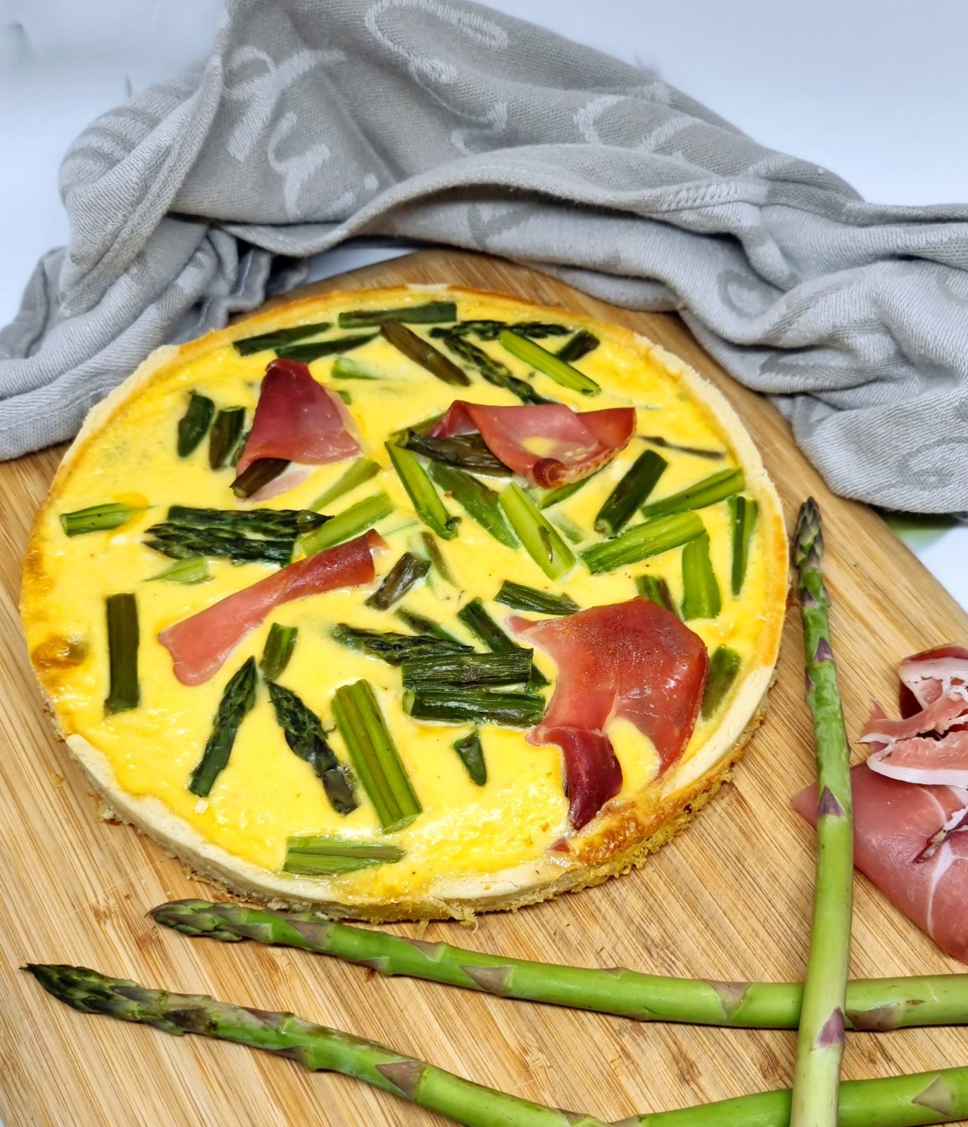 Quiche aux asperges et jambon cru