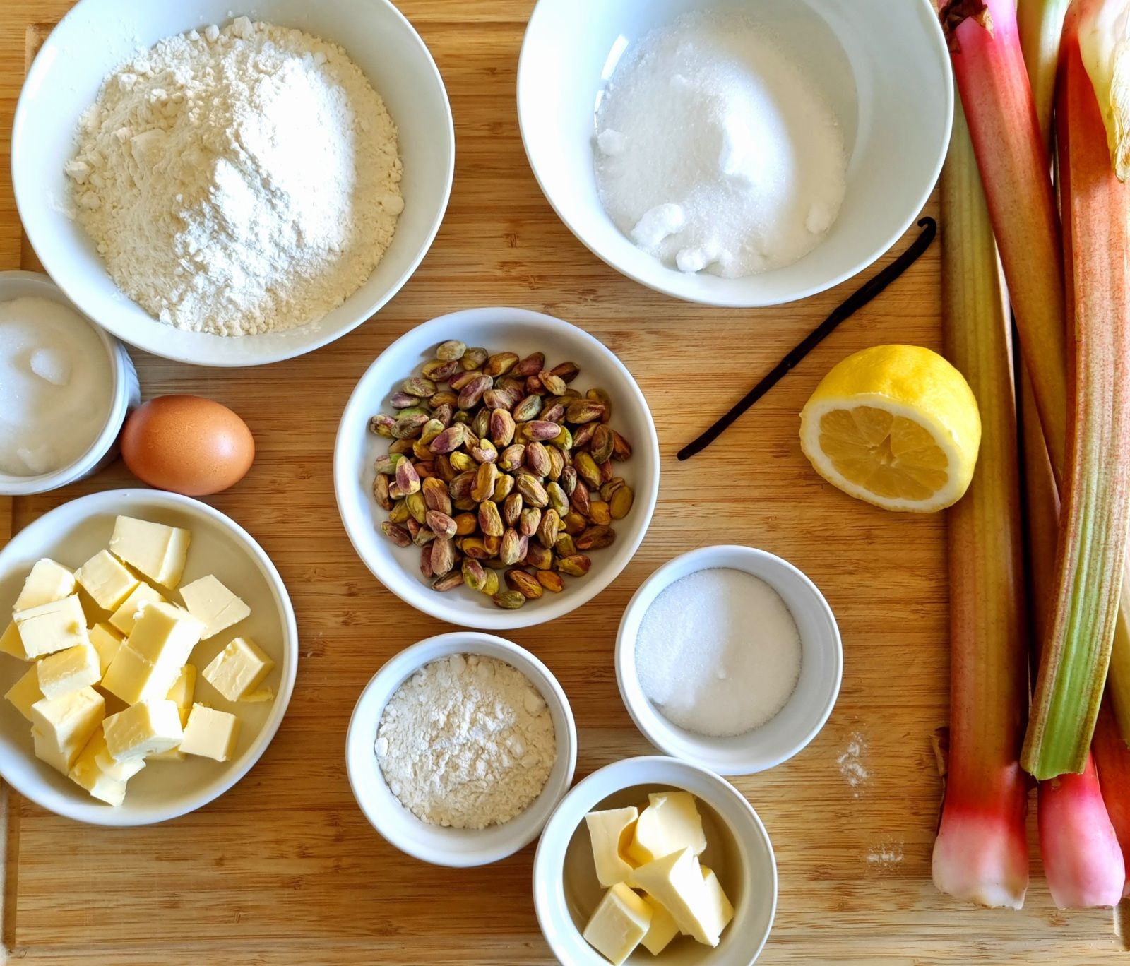 Tarte rhubarbe et crumble de pistache