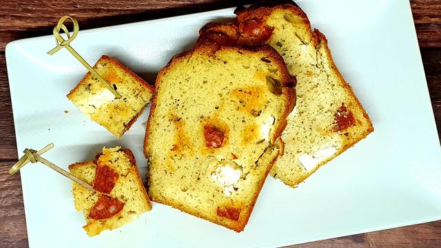 Cake au chorizo et à la fêta