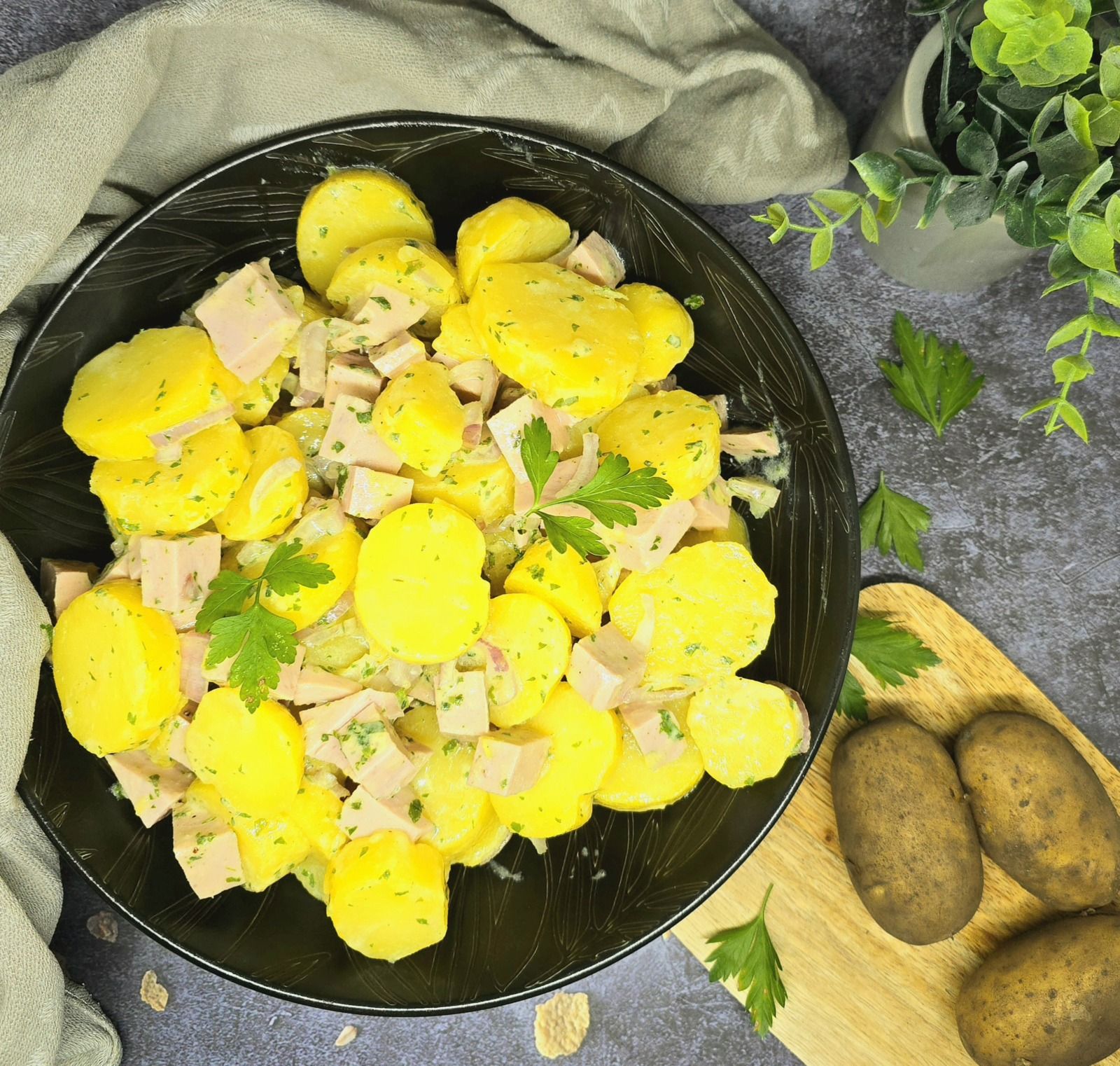 Salade de pommes de terre à la saucisse