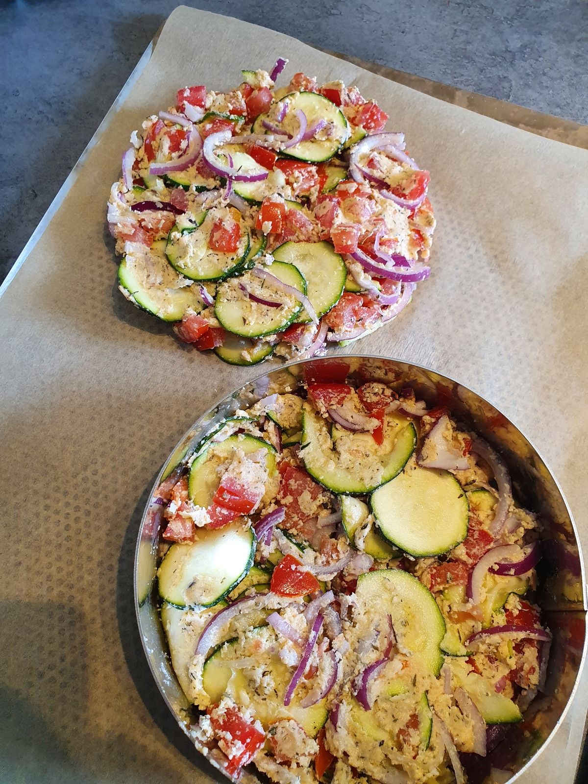 Pain de tomates, courgettes et oignons