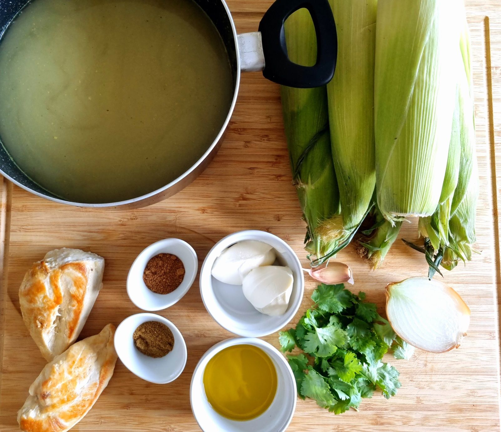 Soupe de maïs au poulet épicé