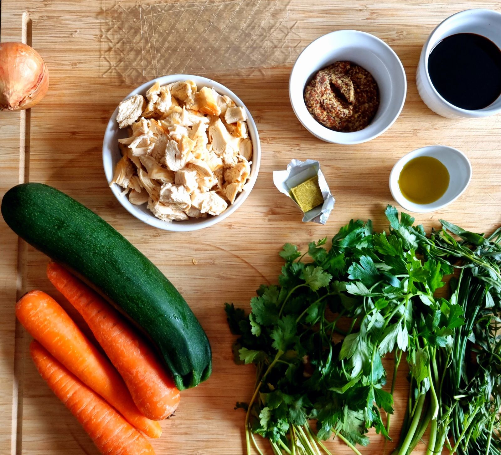 Terrine de poulet, légumes et herbes
