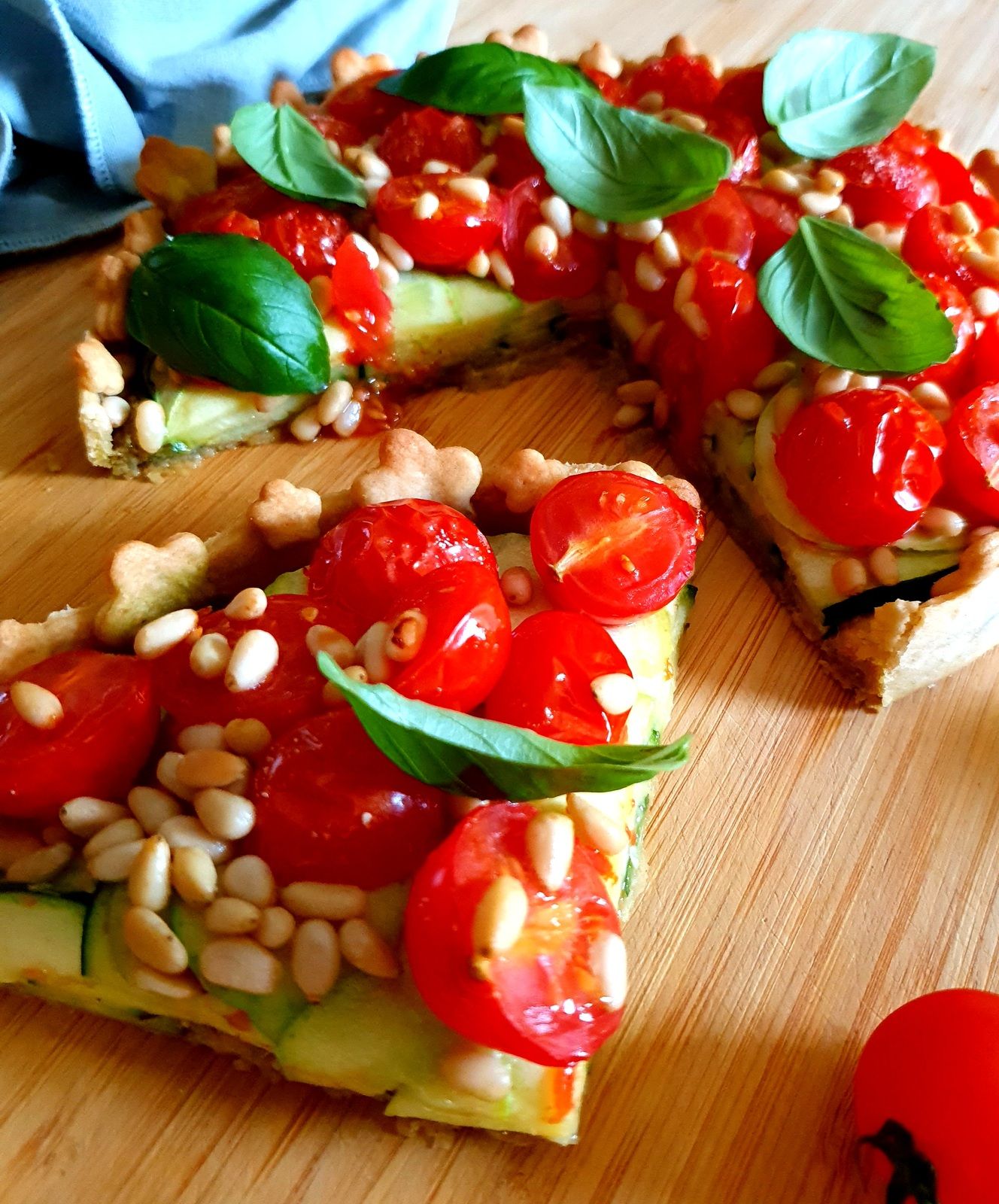 Tarte au pesto, courgettes et tomates cerises