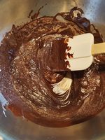 Entremet chocolat noir, citron vert, framboises