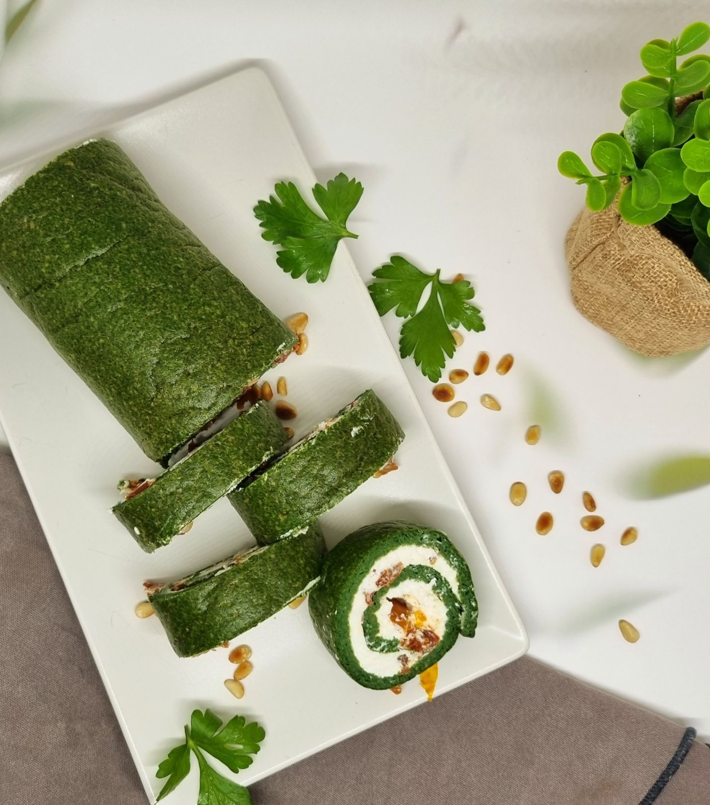 Omelette roulée épinards et tomates séchées