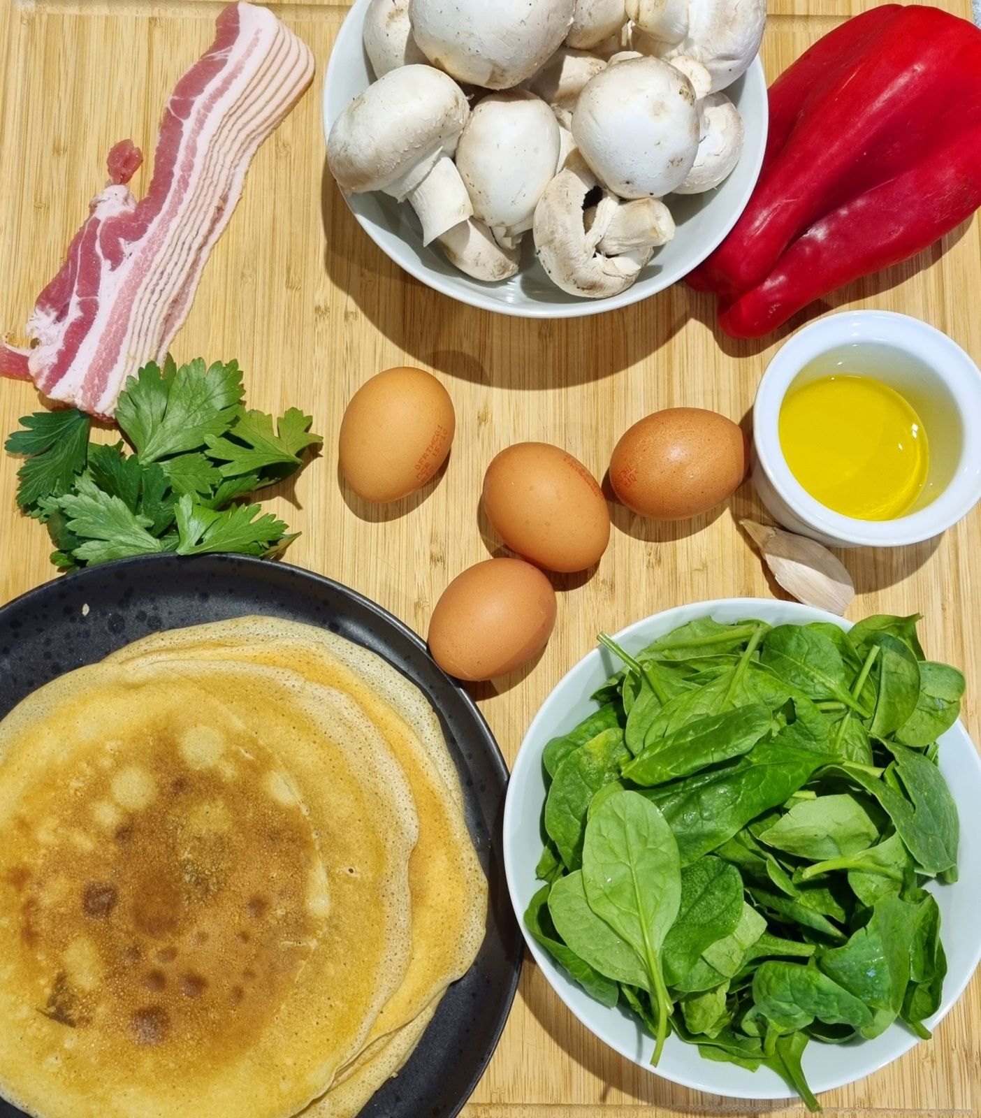 Bols de crêpes aux légumes et œufs cocotte