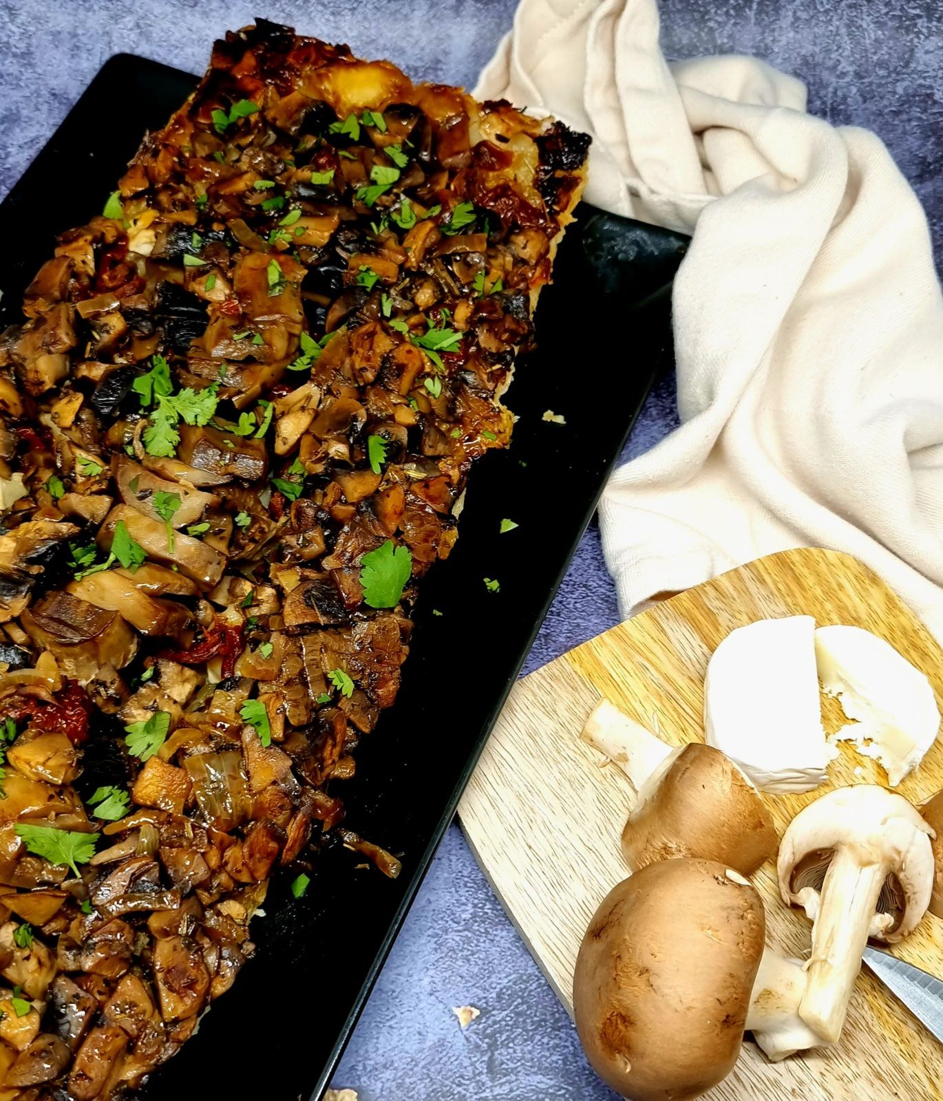 Tatin aux champignons, chèvre et tomates confites