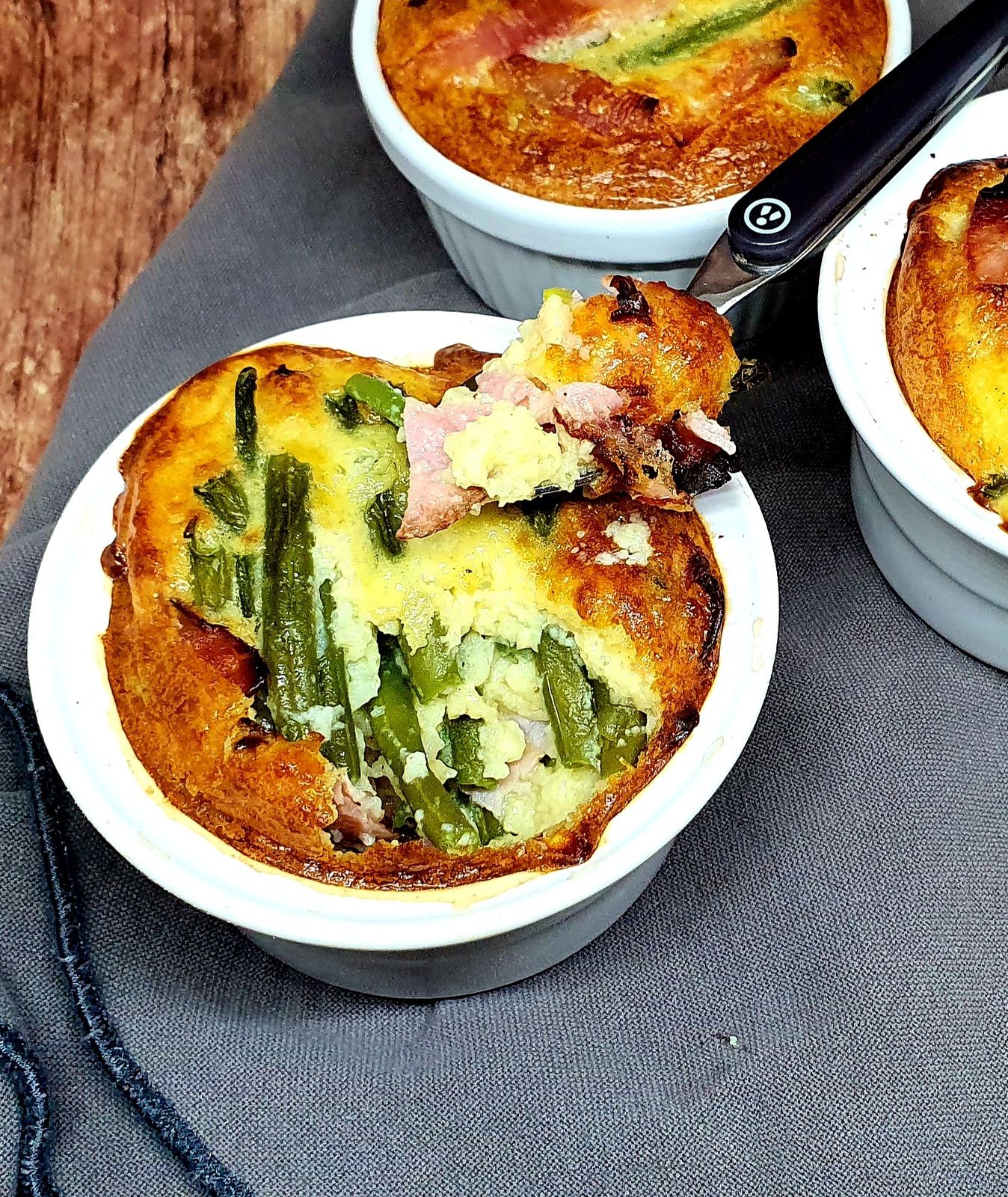Clafoutis haricots verts, bacon et parmesan