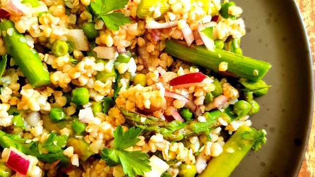 Salade de sarrasin, asperges et petits pois