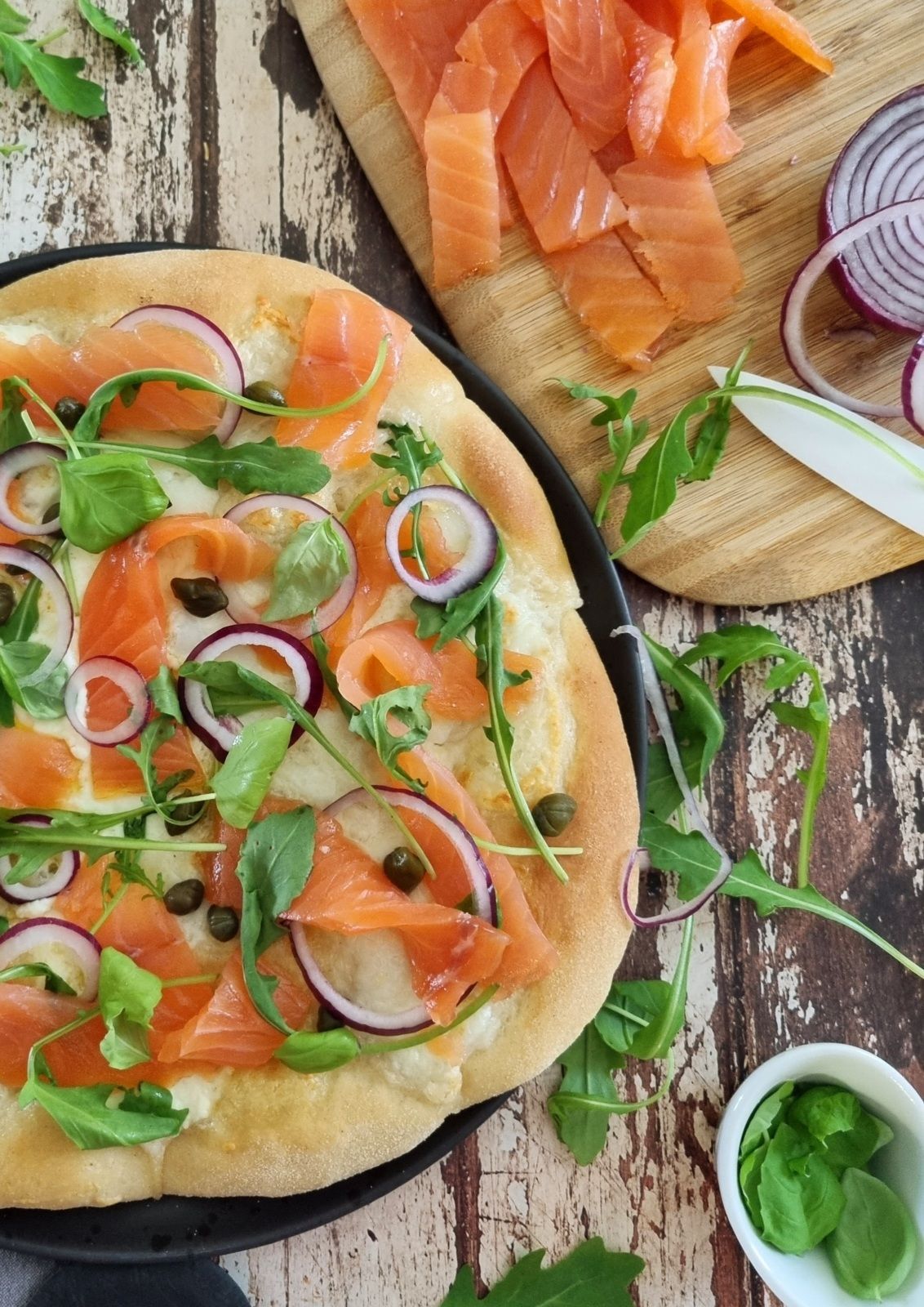 Pizza bianca saumon fumé et burrata 