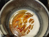 Mini-pancakes, poire, noisette et caramel beurre salé