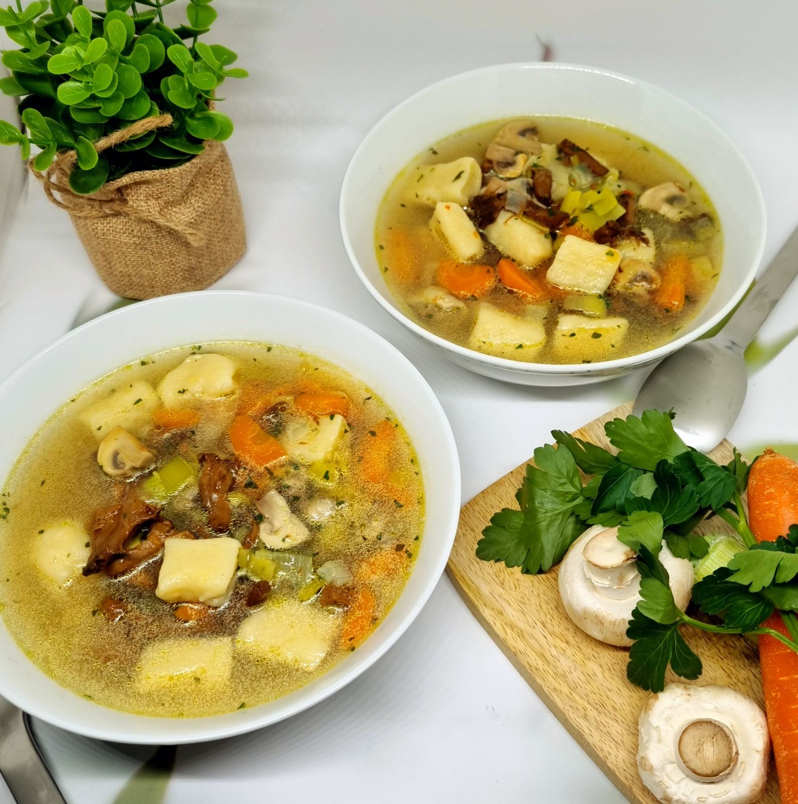 Bouillon aux légumes et gnocchis