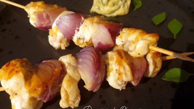 Brochettes de lotte et mayonnaise au basilic