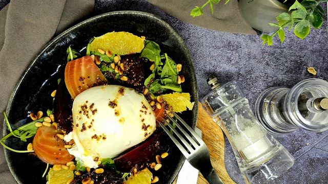 Salade tiède de betteraves et burrata