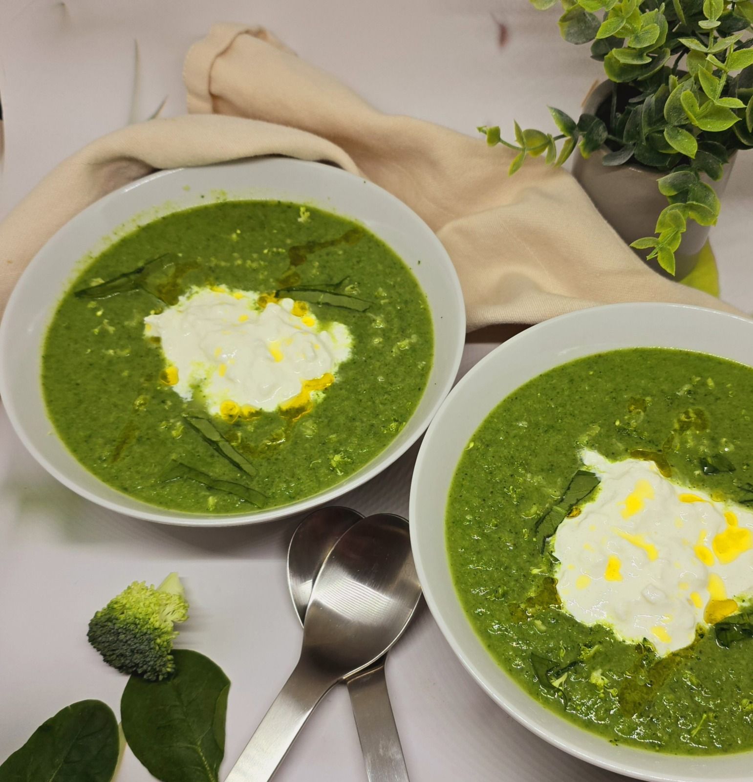 Soupe brocoli, épinards et burrata