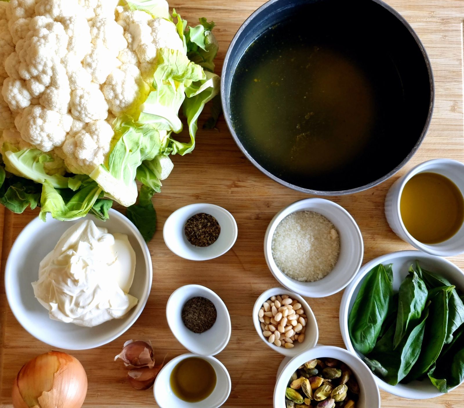 Velouté de chou fleur rôti au pesto de pistache