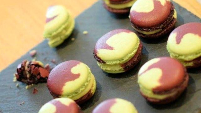 Macaron coco citronnelle coeur cassis