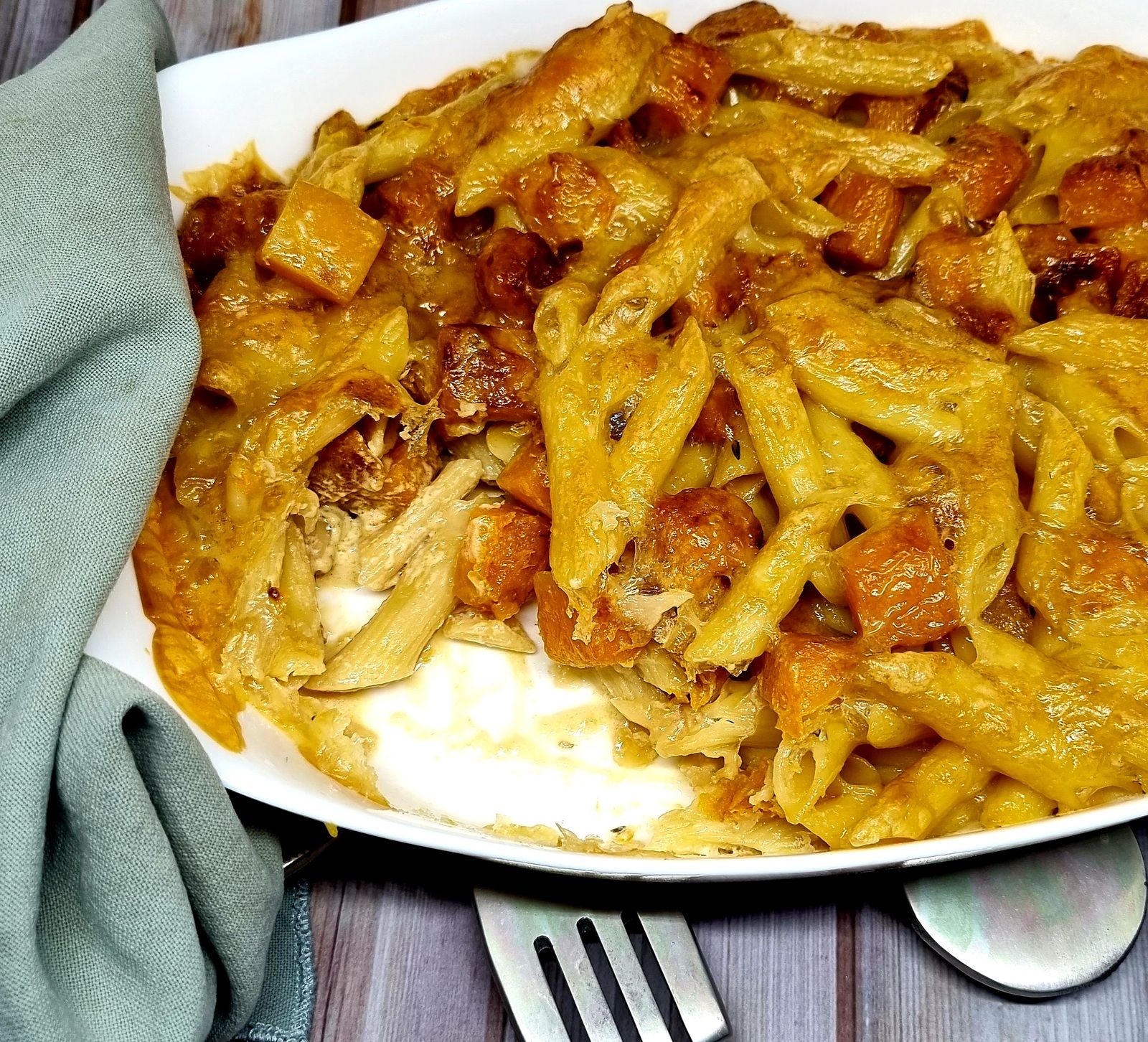 Gratin de pâtes, butternut et scamorza fumée