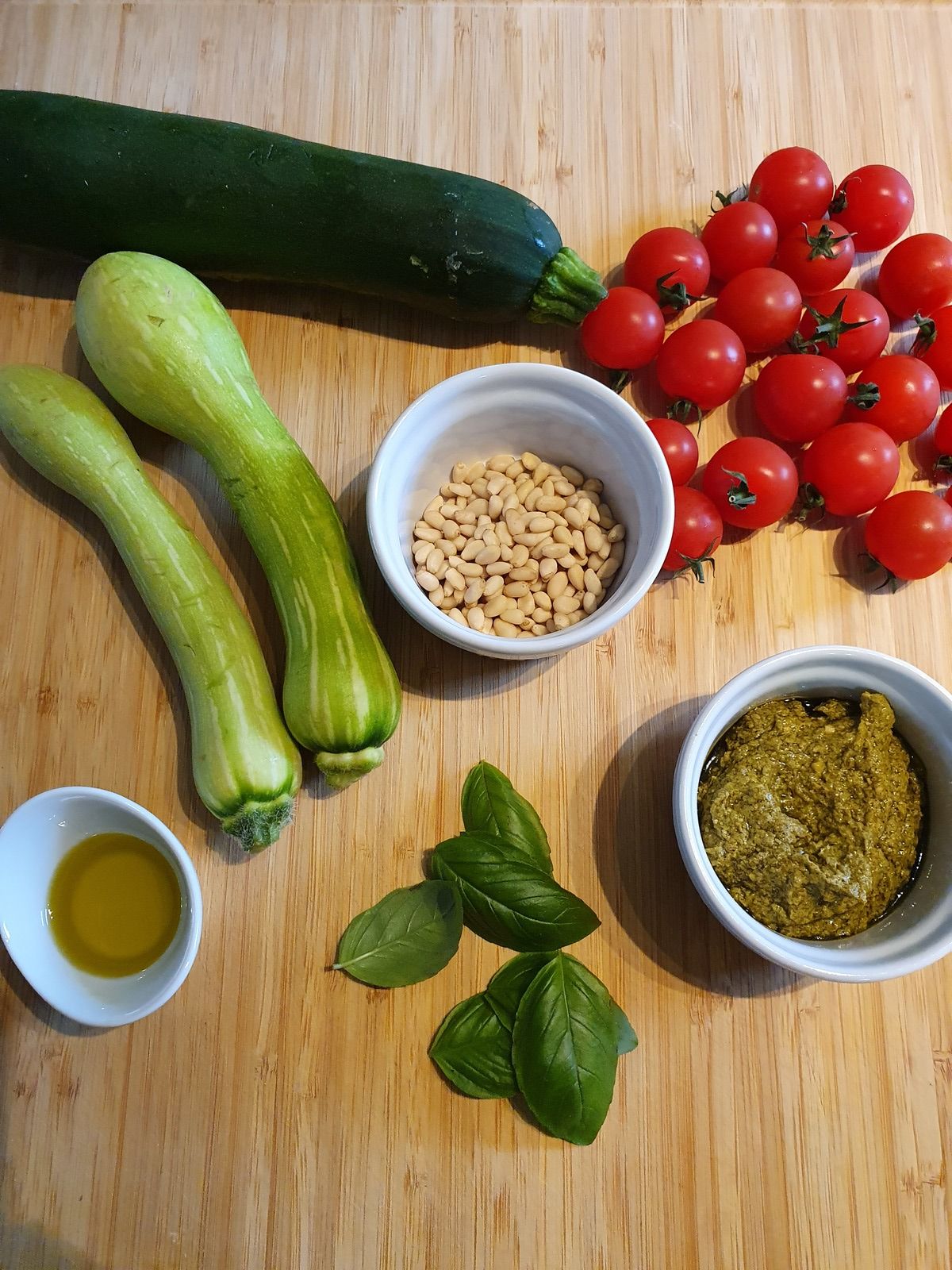 Tarte au pesto, courgettes et tomates cerises