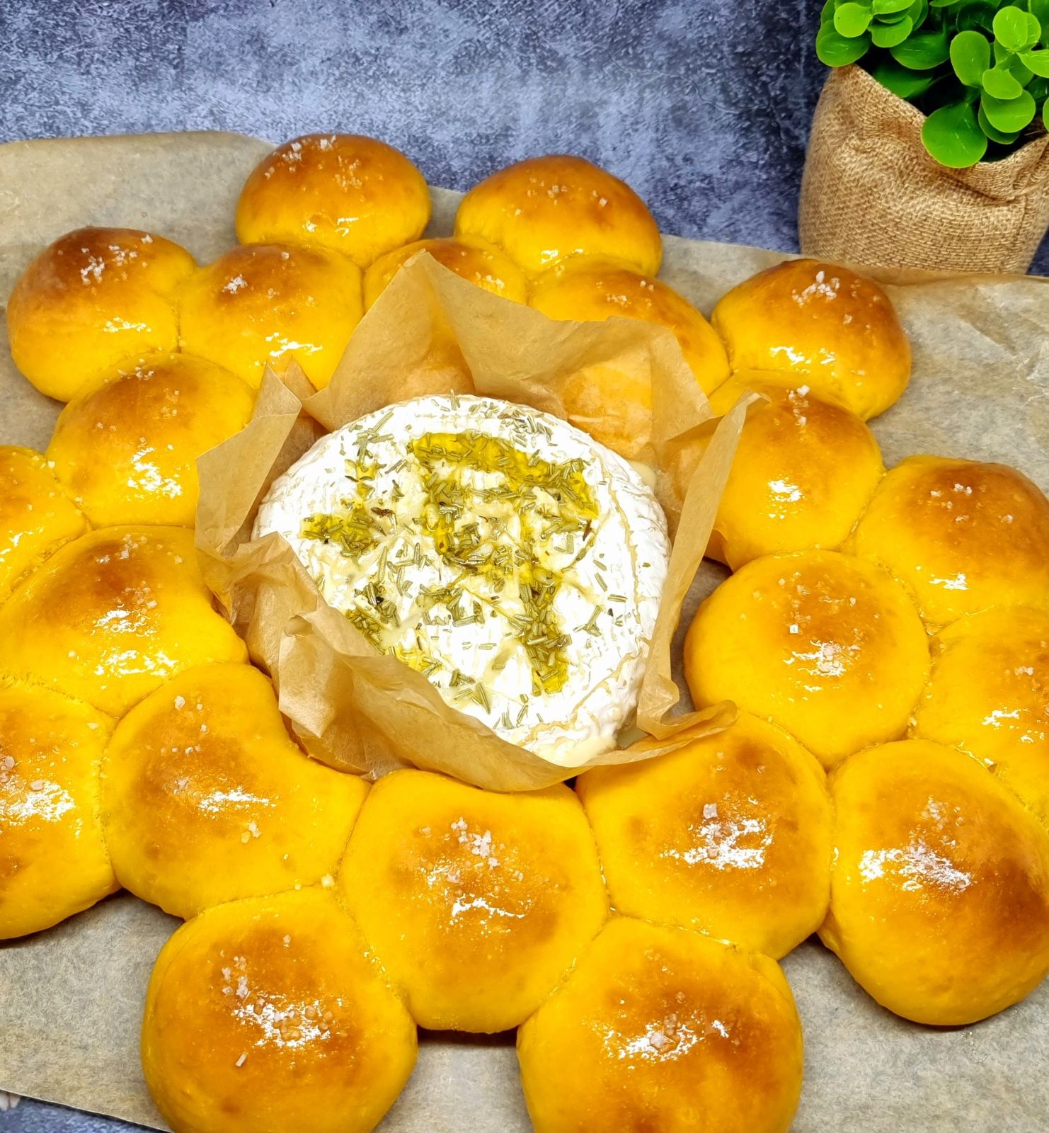 Camembert rôti et sa couronne de pains à la patate douce