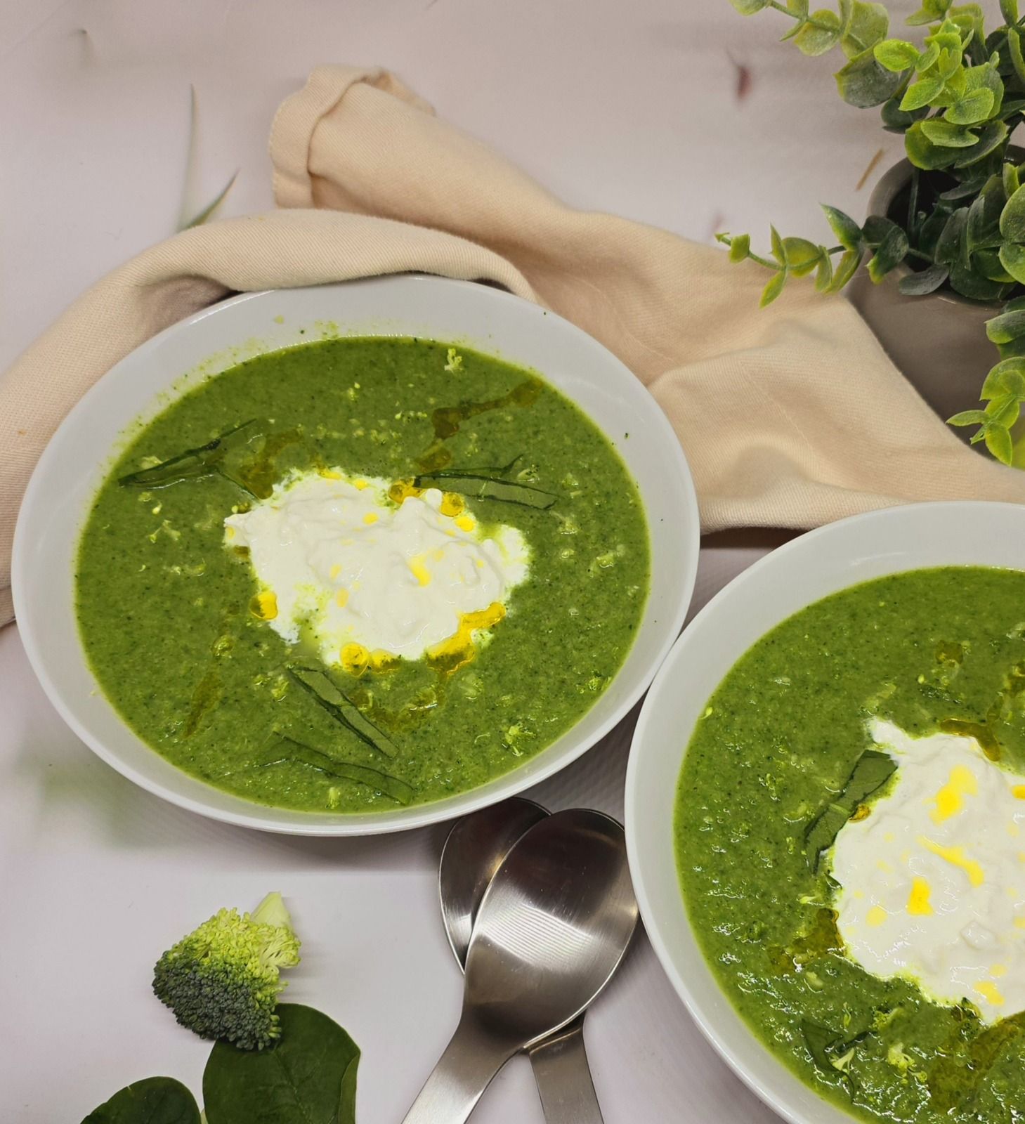 Soupe brocoli, épinards et burrata