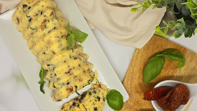 Cake de polenta aux saveurs méditerranéennes 