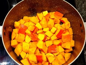 Soupe de potimarron, pois chiches et épinards