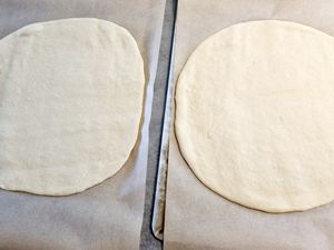 Pizza bianca saumon fumé et burrata 