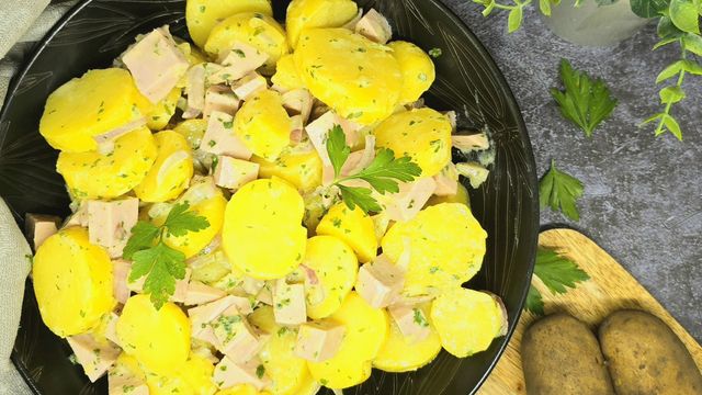 Salade de pommes de terre à la saucisse