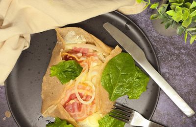 Galette à l'oignon, chèvre et pancetta