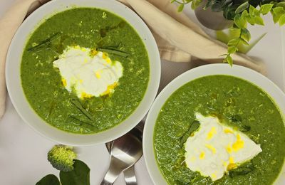 Soupe brocoli, épinards et burrata